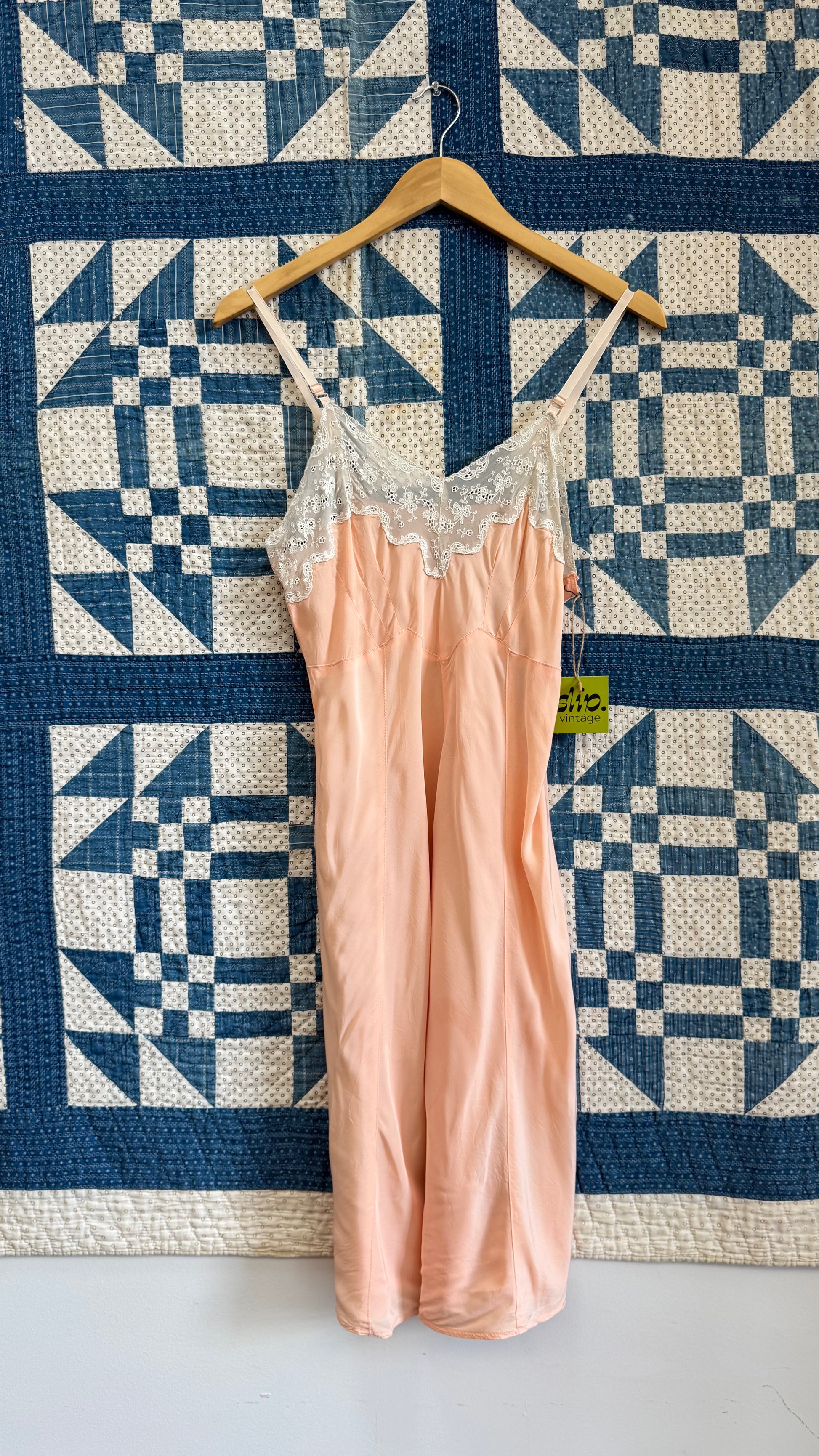 1930's Pale Pink Slip 1930's Pale Pink Slip