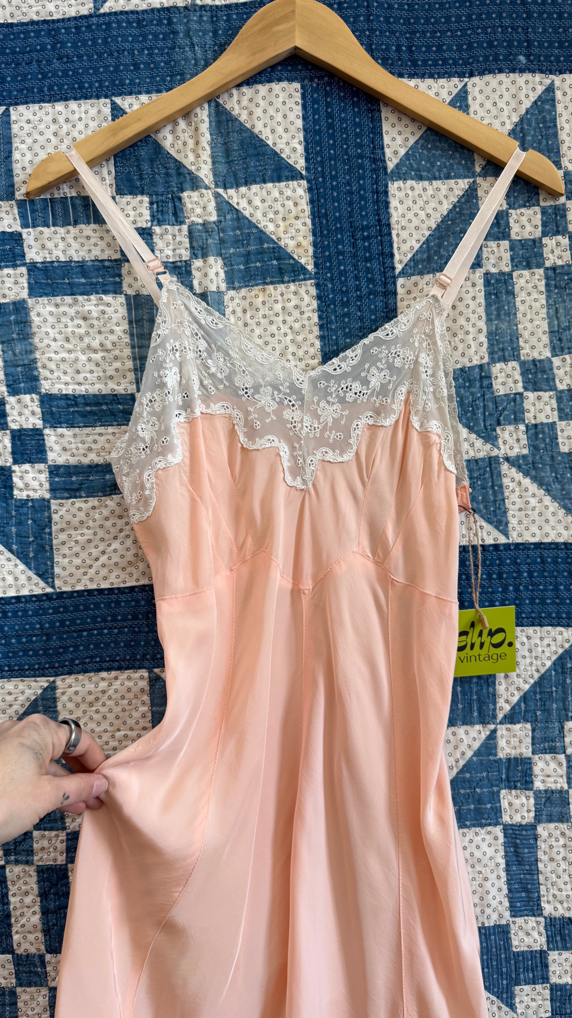 1930's Pale Pink Slip 1930's Pale Pink Slip