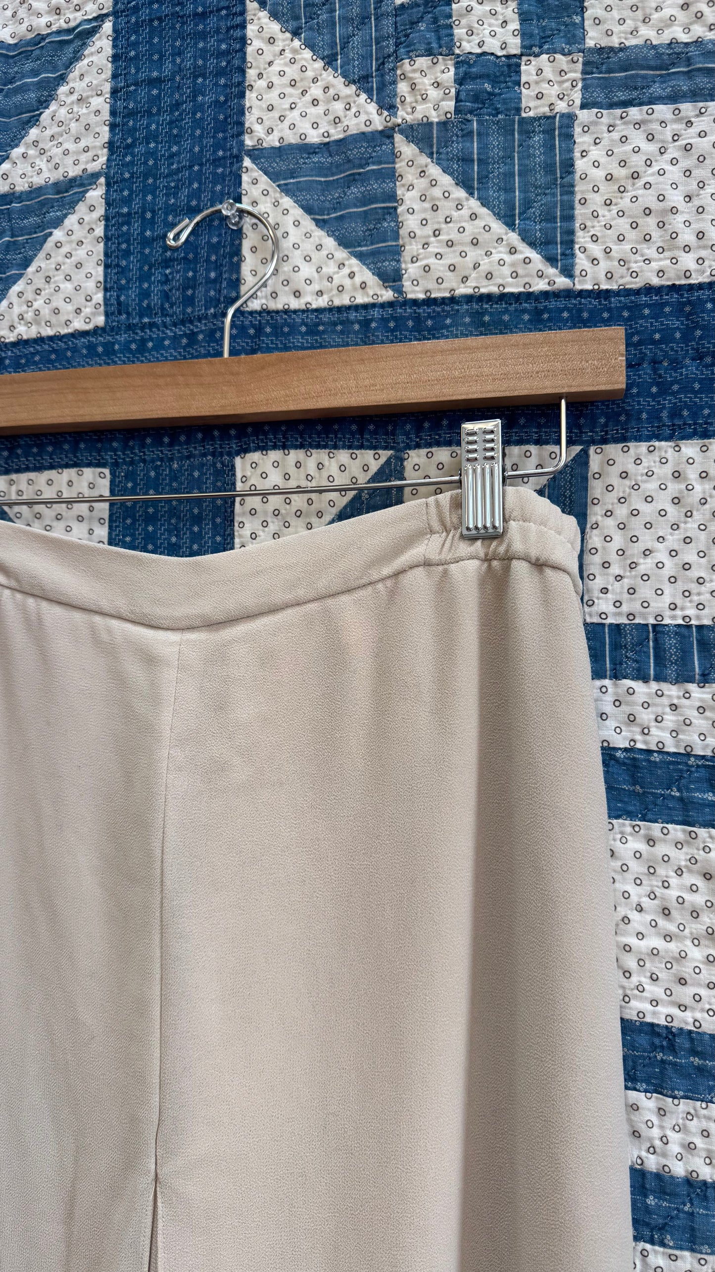 Ecru Flowy Elastic Pants